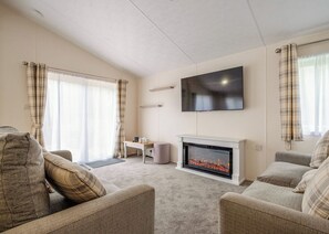 TV - 2 bedroom accommodation in Carnforth (Carnforth)