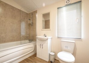 Bathroom - 2 bedroom accommodation in Carnforth (Carnforth)
