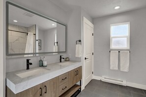 Combined shower/bathtub