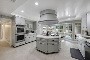 Fridge, microwave, oven, stovetop - Disneyland Zen Garden (Anaheim)