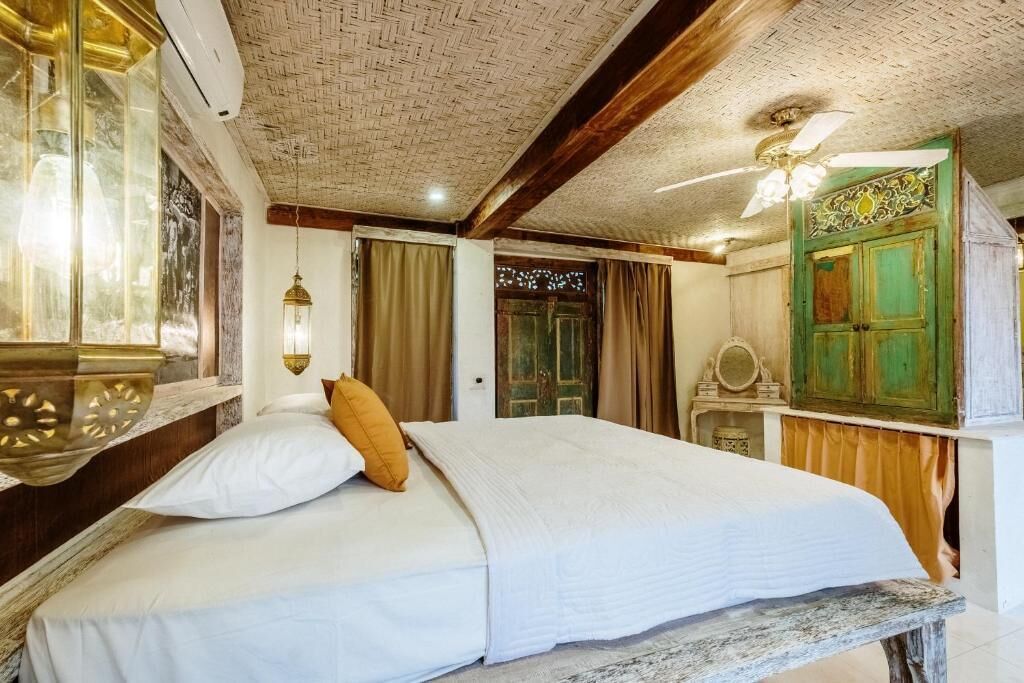 Deluxe Room, 1 Bedroom, Pool View | In-room safe, desk, free WiFi, bed sheets