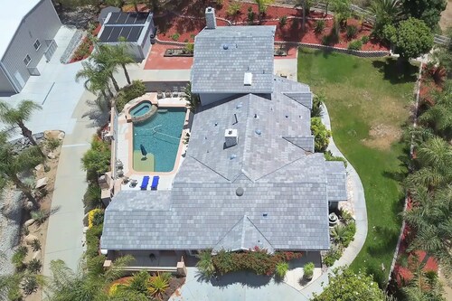 Villa 5B/3B with pool/spa/mini golf putting