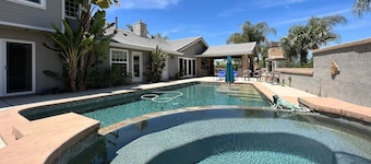 Villa 5B/3B with pool/spa/mini golf putting