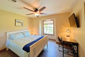 5 sovrum, skrivbord, strykjärn/strykbräda och resesäng