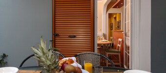 Metropolis Apartment