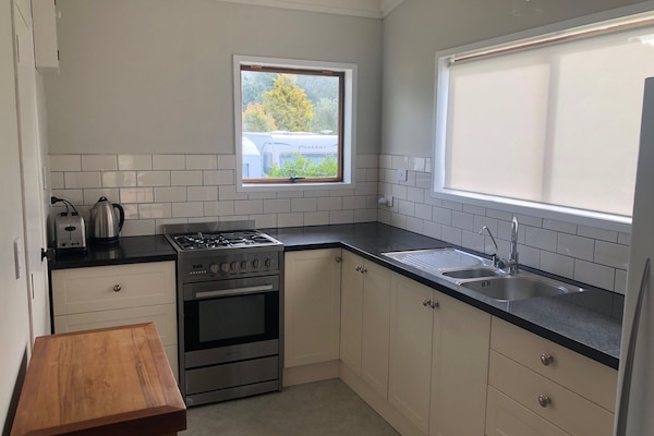 Kühlschrank, Ofen, Herdplatte, Wasserkocher