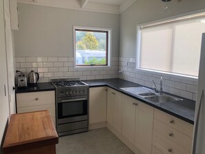 Fridge, oven, stovetop, electric kettle