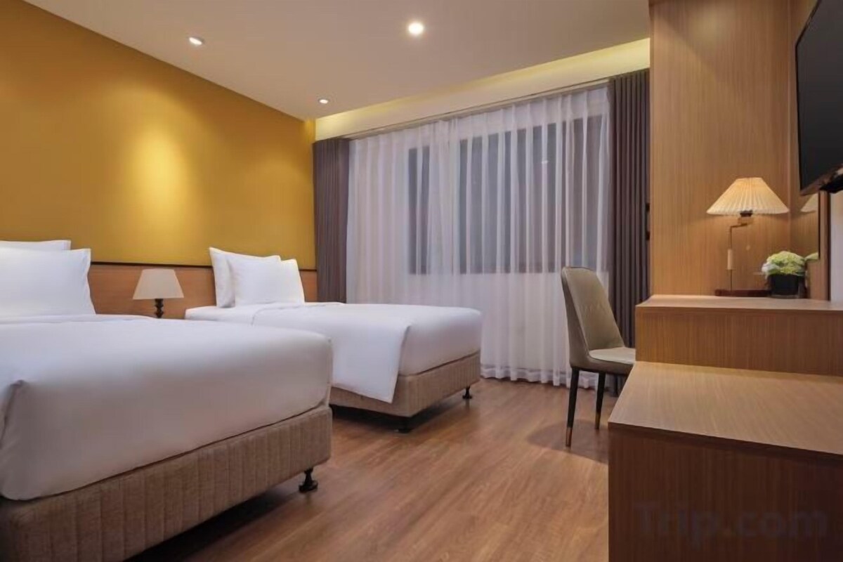 Premium bedding, minibar, desk, laptop workspace