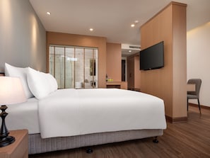 Desk, iron/ironing board, free WiFi, bed sheets - Minasi Grand Hotel (Hanoi)
