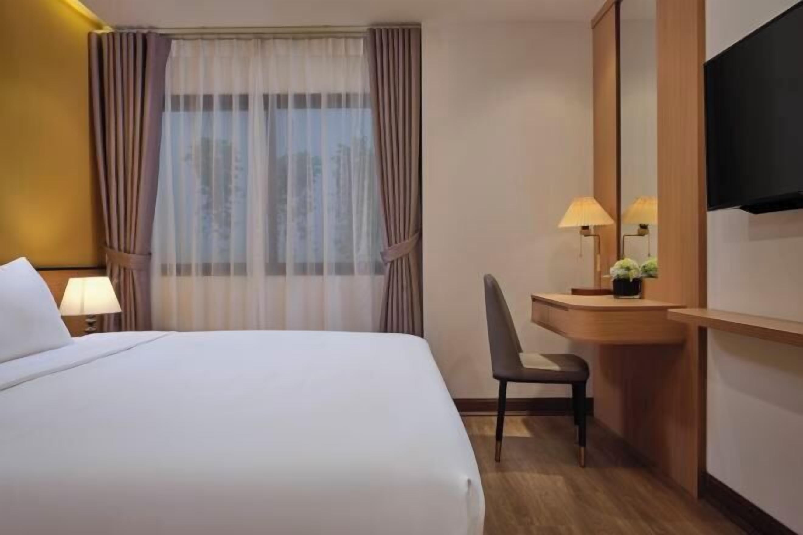 Desk, iron/ironing board, free WiFi, bed sheets
