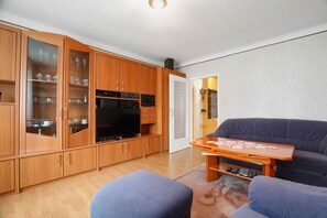 Smart-TV, Videospiele, DVD-Player, Bücher