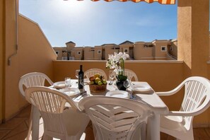 Outdoor dining - Benimar 13 - Two Bed overlooking the pool (Costa Adeje)