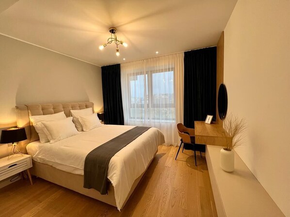 2 bedrooms, iron/ironing board, WiFi