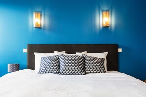 Hypo-allergenic bedding, in-room safe, desk, blackout drapes - Boutique Hotel Enkhuizen (Enkhuizen)