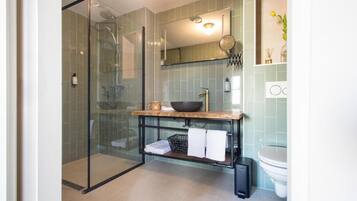 Comfort Room, 1 Double Bed | Bathroom | Free toiletries, hair dryer, bathrobes, slippers