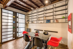 Design-Loft | Eigene Küche | Mikrowelle, Ofen, Herdplatte, Geschirrspüler