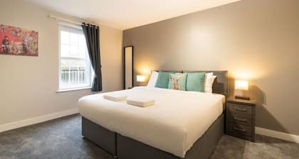 41 Devenish Manor · Escape Ordinary at Devenish Manor - 4 bed, modern