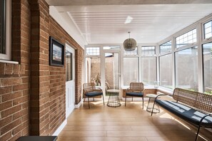 Interior - 12b Crest Rd · Escape Ordinary in Enniskillen (Enniskillen)
