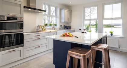 Lily's Pad · Escape Ordinary at Lily's Pad ~ Luxury~Lough Shore