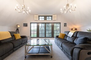 Televisie en een open haard