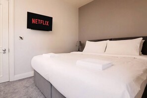 2 bedrooms, desk, iron/ironing board, travel cot