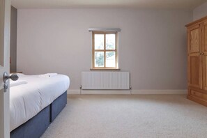 2 bedrooms, desk, iron/ironing board, travel cot