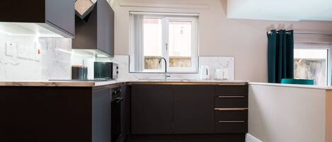 Réfrigérateur, micro-ondes, four, lave-vaisselle