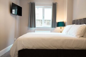 2 bedrooms, iron/ironing board, travel cot, WiFi