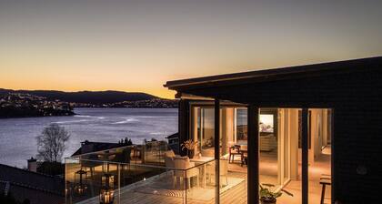 Villa by the beach, 10 min from city center.