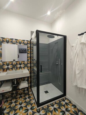 Junior Suite, City View | Bathroom - Duomo156 (Messina)