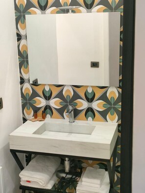 Junior Suite, City View | Bathroom - Duomo156 (Messina)