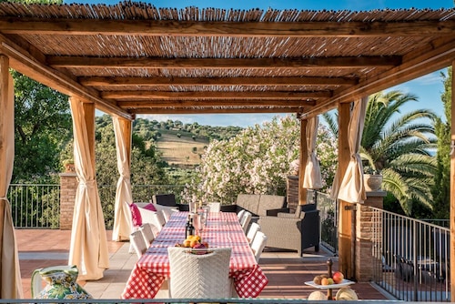 Luxuriöse Villa in der Maremma Toskana mit Salzwasserpool in der Nähe des Meeres