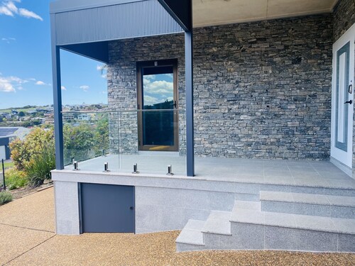 Guest House with Magnificent Ocean Views