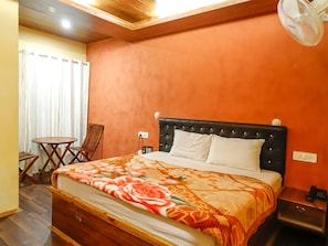 Soundproofing, free WiFi - Chanshal Camps and Resort (Chirgaon)
