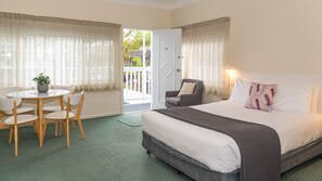 1 bedroom, iron/ironing board, WiFi, bed sheets - Pacific Motel 10 - Free WiFi (Forster)