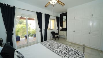 6 bedrooms, iron/ironing board, travel cot, free WiFi