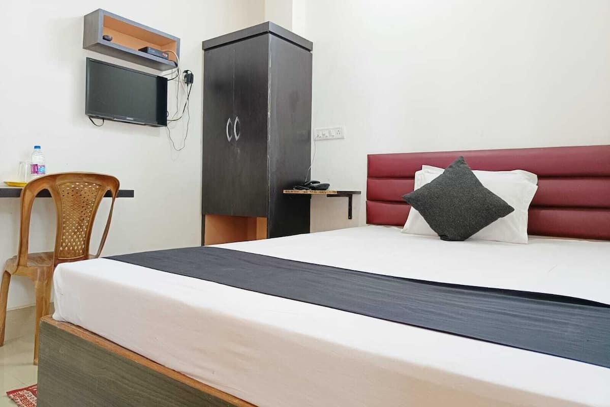 Standard Single Room | Muebles diferentes, escritorio y espacio para trabajar con laptop
