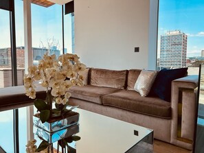 Smart TV, fireplace, stereo - 3 Bed 2 Bath Penthouse in the heart of London with large Terrace with city view (London)