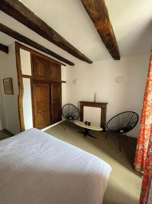 2 bedrooms, bed sheets