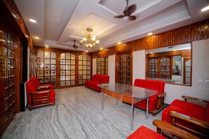 Exterior - Pearl Courtyard Dormitory (Varanasi)