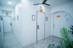 Interior entrance - Pearl Courtyard Dormitory  (Varanasi)