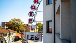 Exterior - Hotel Leo (Pec)