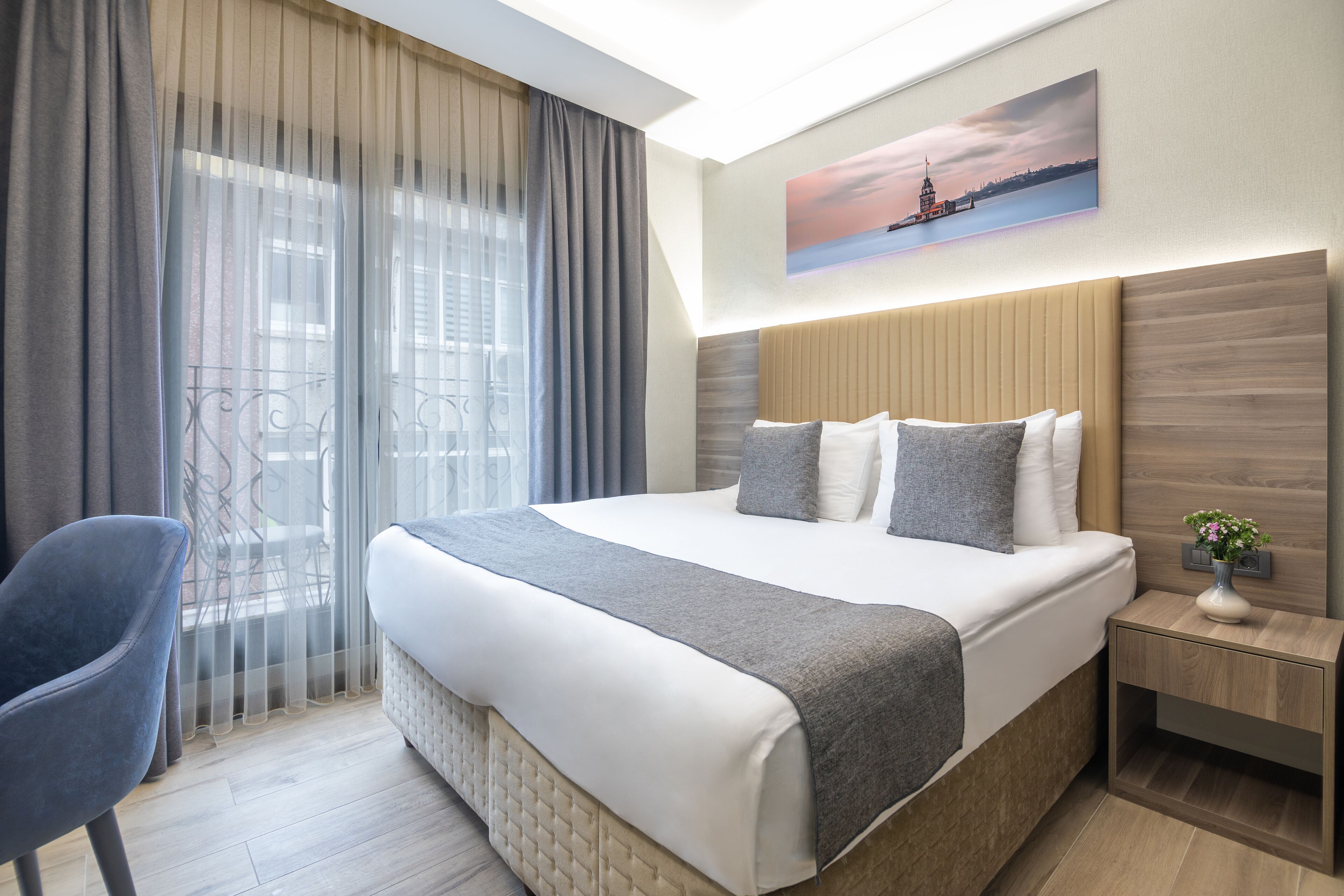 Standard Double or Twin Room | Minibar, in-room safe, desk, laptop workspace