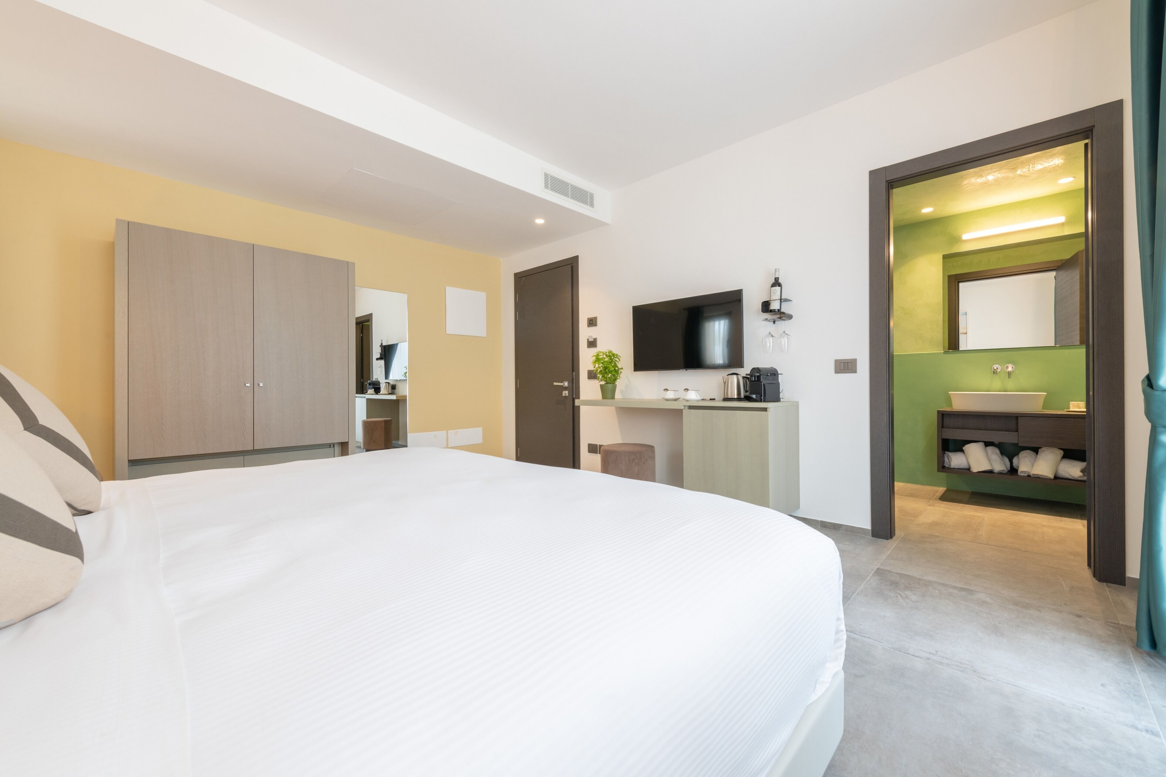 Premium bedding, down comforters, pillowtop beds, minibar
