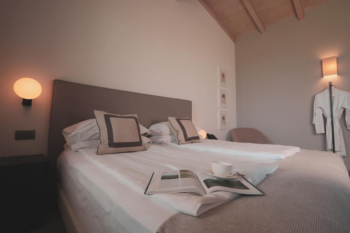 1 chambre, literie de qualité supérieure, couette en duvet d'oie