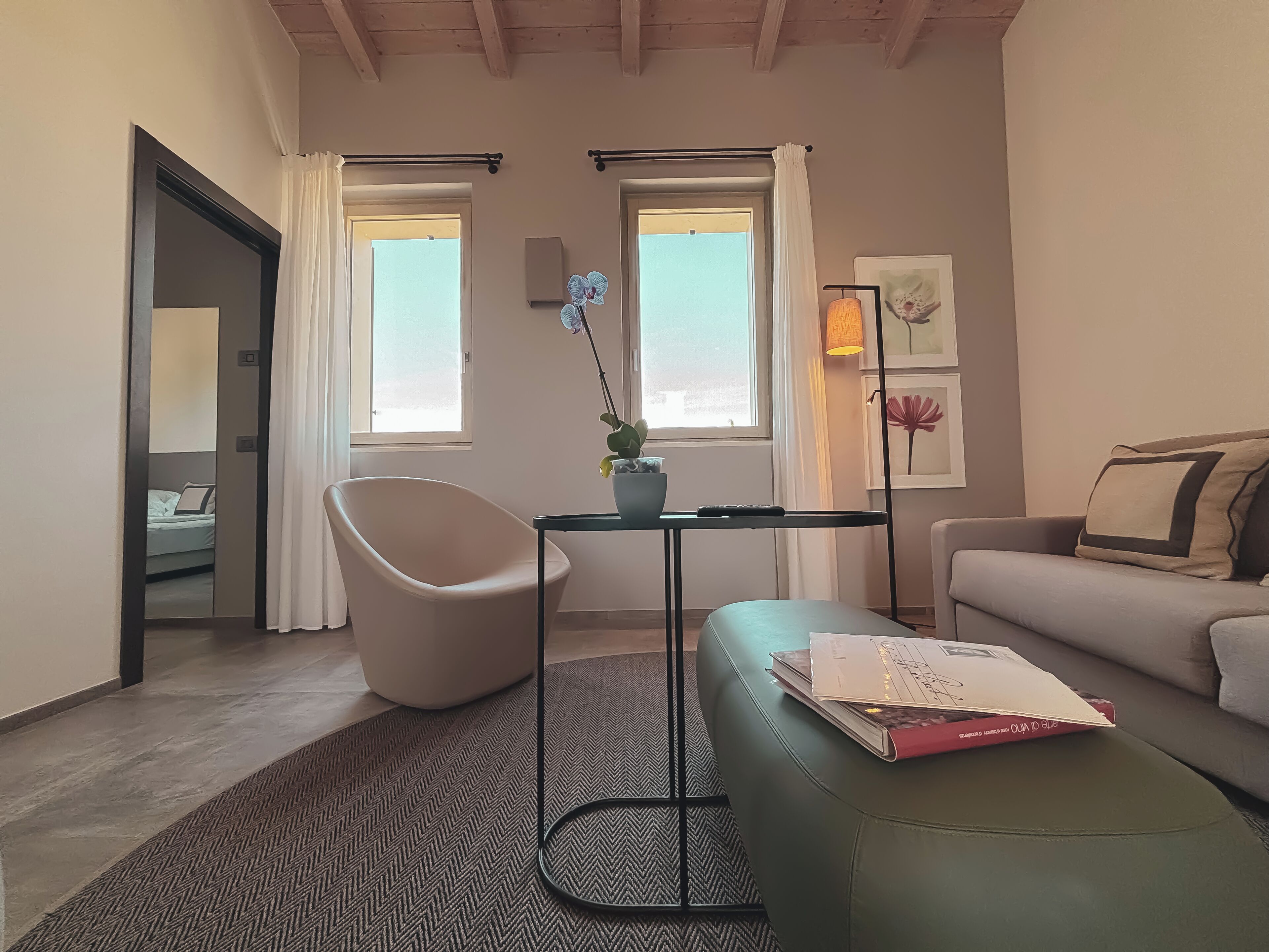 Suite, Lake View | Living area | 40-inch Smart TV with digital channels, TV, Netflix