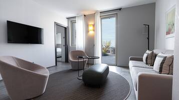 Junior Suite | Premium bedding, down duvets, pillow-top beds, minibar