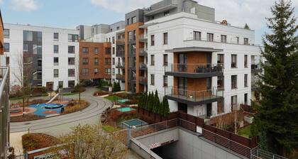 Bright Apartment with Balcony | 15 min to Metro
