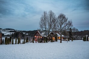 المنشأة من الخارج