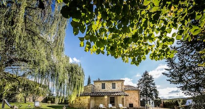 Charming Farmhouse with Private Pool among Vineyards